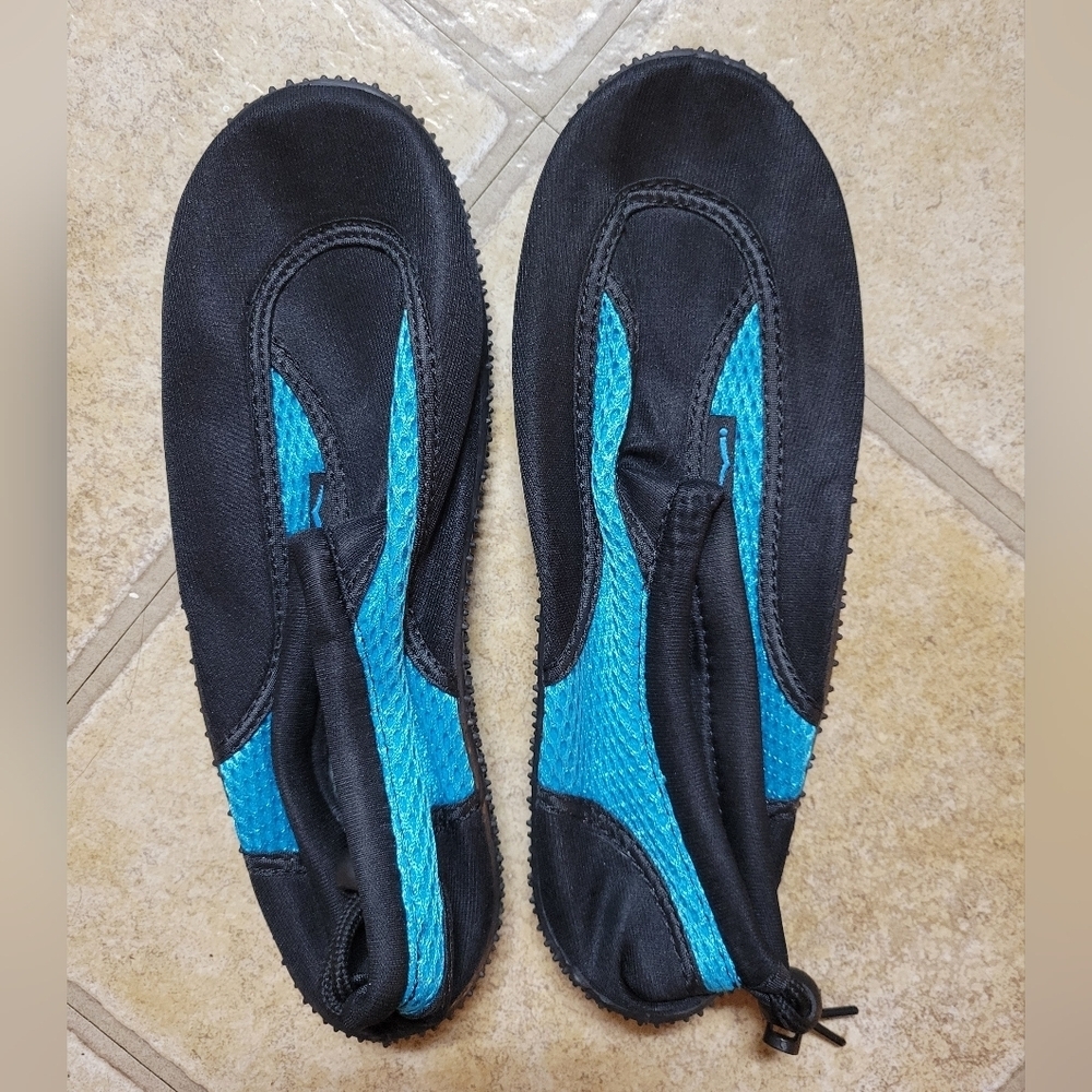 Wave Runner Size 9 Land & Water Sport Black & Blue Slip On Shoes